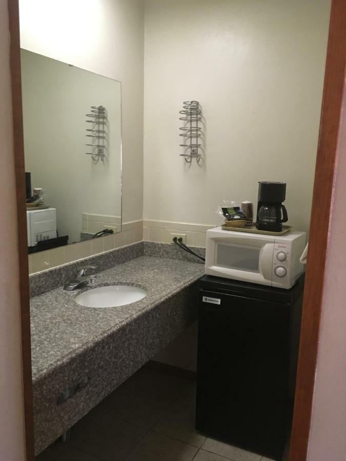 ליברל Budget Inn Lafonda Motel מראה חיצוני תמונה